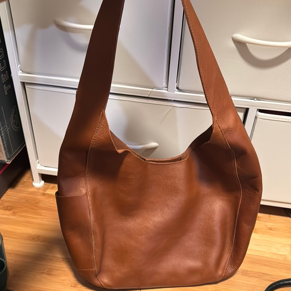 Elegant Brown Leather Shoulder Bag